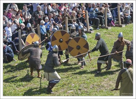 Суть бугуртов в изучении и применении на практике военного искусства определенной эпохи.