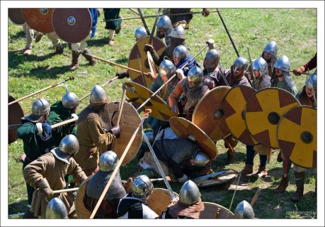 Ранения воинов во время состязаний – обычное дело, мочилово происходит на полном серьезе.