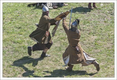 Помимо «клубных» реконструкторов, существуют также такие, которые не принадлежат к какому-либо конкретному клубу, а занимаются реконструкцией самостоятельно.