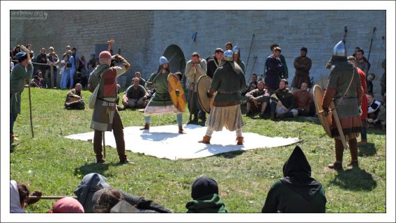 «Игры варягов» - те нехитрые развлечения, которые воины практиковали во время отдыха и стоянок.