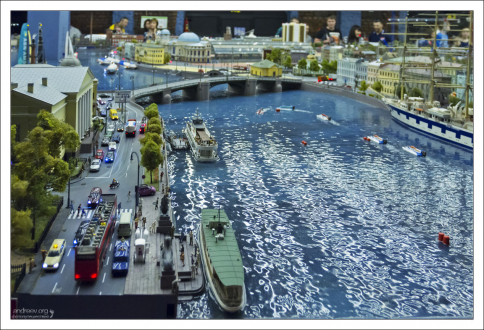 Нева как настоящая.