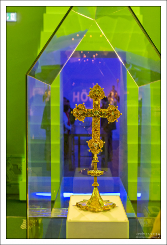 Мелькский крест (нем. das Melker Kreuz) является главной святыней монастыря в Мельке.