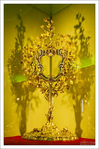 Coloman Monstrance - монстрация, или дароносица. Предназначена для выставления мощей святых. В данном случае - нижней челюсти Св. Коломана, которая демонстрируется верующим раз в год, 13 октября. Все остальное время челюсть хранится в сейфе.