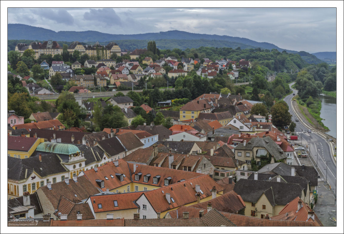 Город Мельк у подножия монастыря.