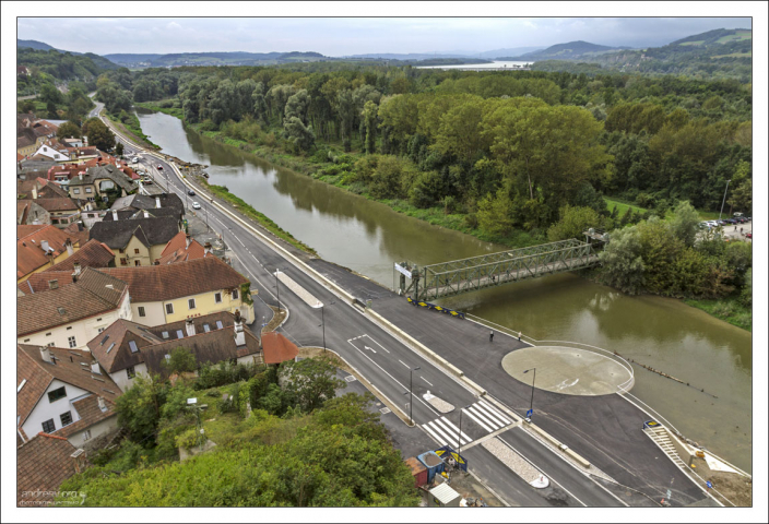 Окружная дорога Мелька и мост через небольшой приток Дуная.