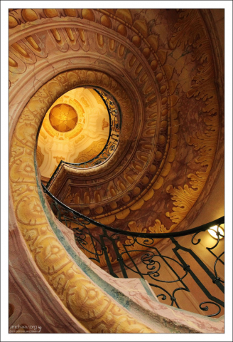 Лестница в аббатстве Мелька - одна из красивейших лестниц Европы.