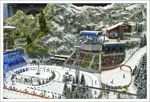 Соревнование биатлонистов.