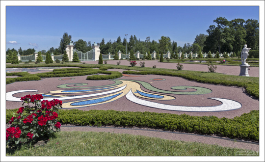 Вид на Нижний сад с террасы Большого дворца.