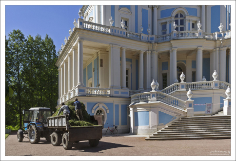 Сооружение Катальной горки в Ораниенбауме было продолжением народной традиции — устройства ледяных гор.