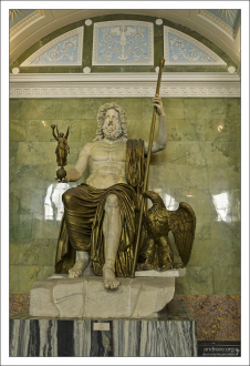 Мраморная статуя Юпитера в Эрмитаже (конец 1-го века).