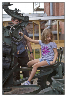 Во дворе артиллерийского музея.