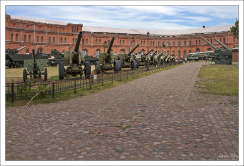 В коллекции военно-исторического музея артиллерии свыше 850 тысяч экспонатов.