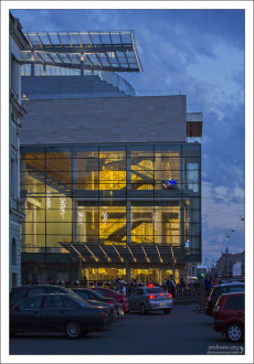 Светящиеся ониксовые стены в Маринском-2.