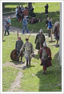 Воины готовятся к турниру.