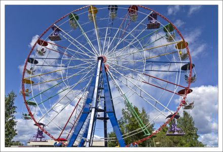 Колесо обозрения в Парке аттракционов.