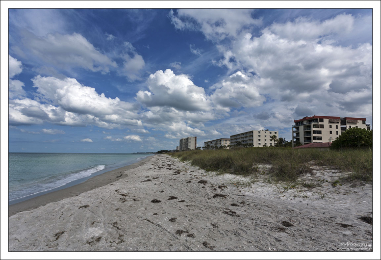 Вид на остров Longboat Key со стороны залива.