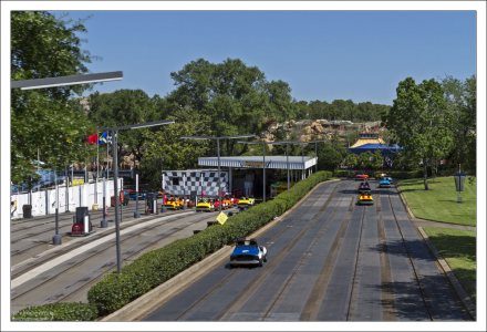 Tomorrowland Speedway - гоночная трасса для детей от 137 см ростом.