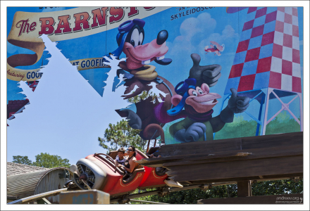 The Barnstormer - аттракцион для детей от 89 см ростом.