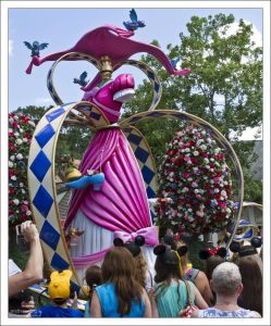 Платье Золушки "Cinderella Pretty in Pink" на параде.