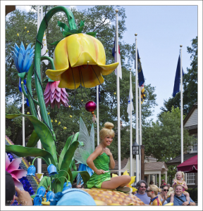 Tinker Bell - фея из сказки Дж. Барри «Питер Пэн».