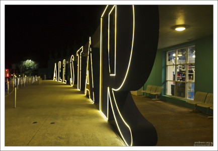 На входе в гостиницу Disney All-Star.