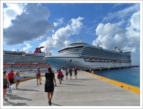 "Карибская Принцесса" в порту.