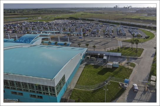 Парковка перед круизным терминалом в техасском городе Галвестон.