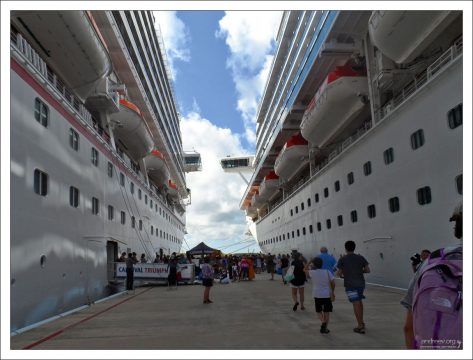 В порту мексиканского города Косумель.