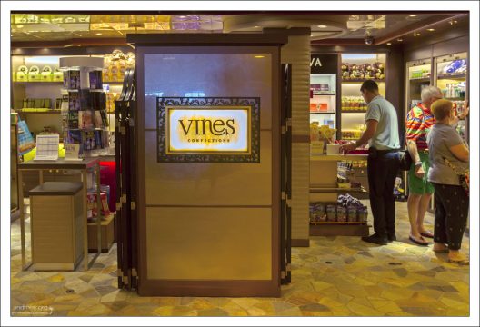 Бар и магазин "Vines".