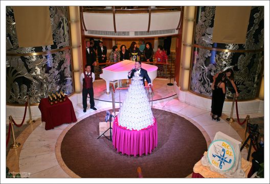 Центр корабля - The Piazza.