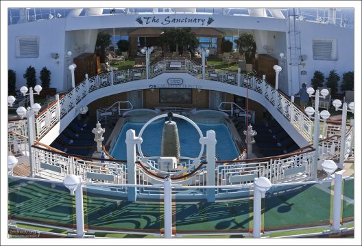 Специальный тихий уголок на корабле, за дополнительные деньги.