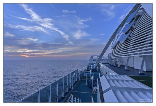 "Принцесса" плывет на юг.