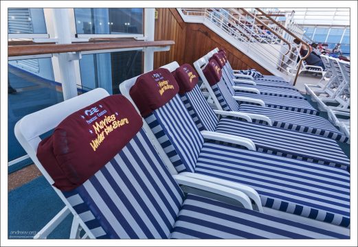 Кинотеатр с романтичным названием "Кино под звездами".