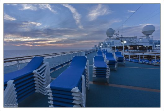 Палуба на "Принцессе", прибранная на ночь.