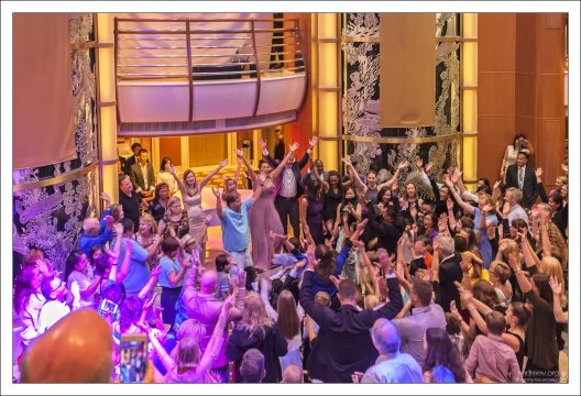 Всеобщая вечеринка.