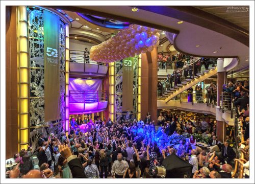 Вечерняя движуха на корабле.