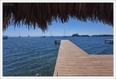 На пристани перед отправкой на остров Little French Key.