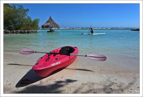 Каякинг включен в стоимость билета на остров.