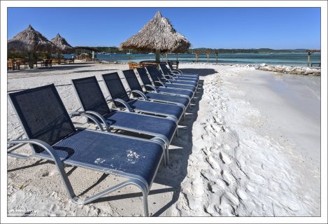 Островок хоть и маленький, но так удачно распланирован и обустроен, что с другими людьми практически не сталкиваешься.