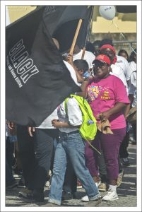 Процессия является второй в своем роде и направлена на повышение осведомленности о последствиях преступности и насилия в городе.