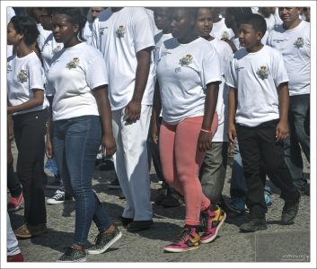 Рекруты из местной молодежи, которых набирает полиция.