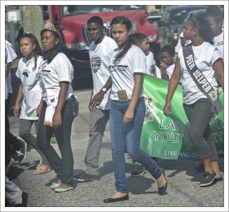 Полиция поощряет молодежь не бояться звонить и оставлять сообщения, если они становятся свидетелями какой-либо подозрительной активности.