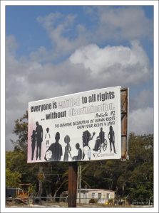 Плакат о равноправии всех слоев населения.