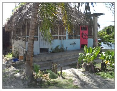 Туалет в деревне Orange Walk.