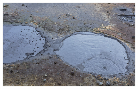 Лужицы-фумаролы в Селтуне.