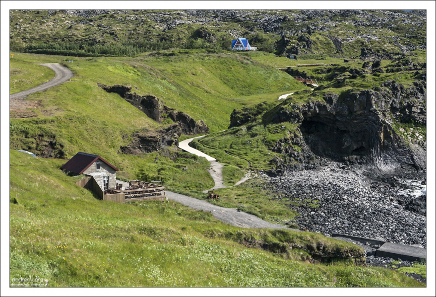 Кафе Fjöruhúsið café в Хедльнаре.