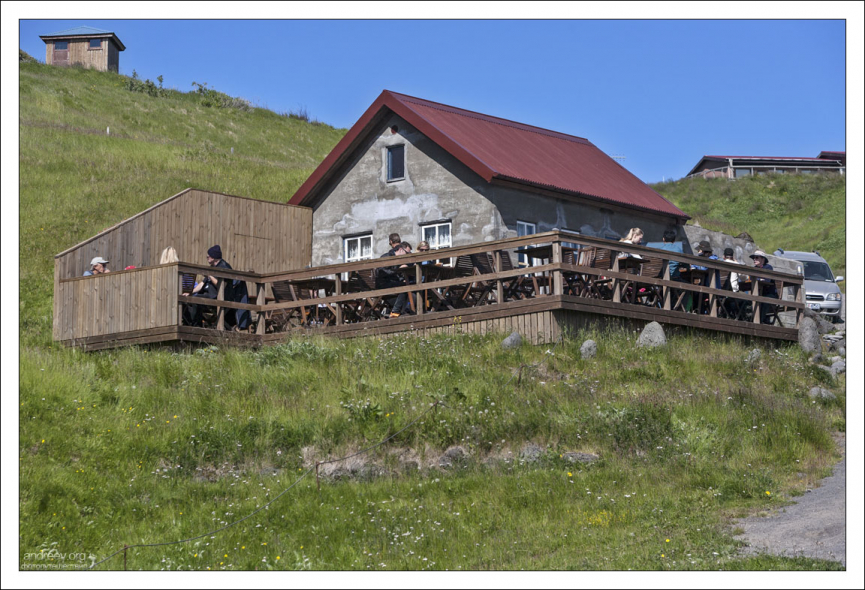 Терраса кафе Fjöruhúsið.