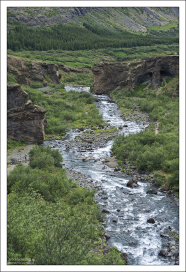 Река Ботснау (Bottom river, т.е. «Нижняя река») в долине Botnsdalur.