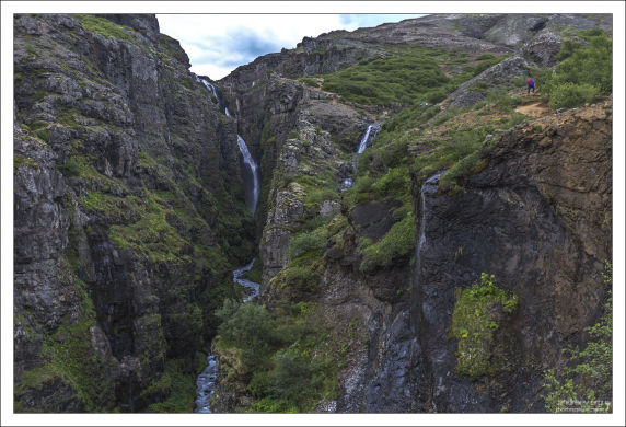 Ущелье, где расположен водопад Глимур.