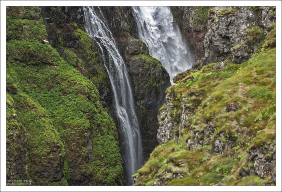 Глимур относится к типу водопадов "horsetail" - "конский хвост", когда вода спускается вниз, оставаясь в контакте с поверхностью большую часть времени.